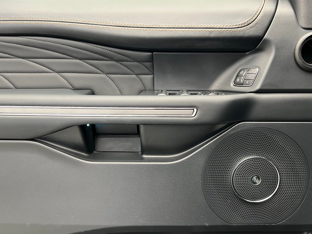 Thumbnail: 2022 Ford Expedition - 23