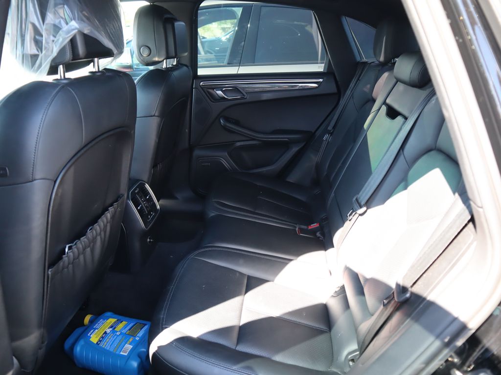 Thumbnail: 2015 Porsche Macan - 11