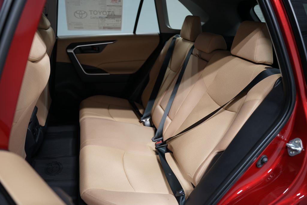 2025 Toyota RAV4 LE 27