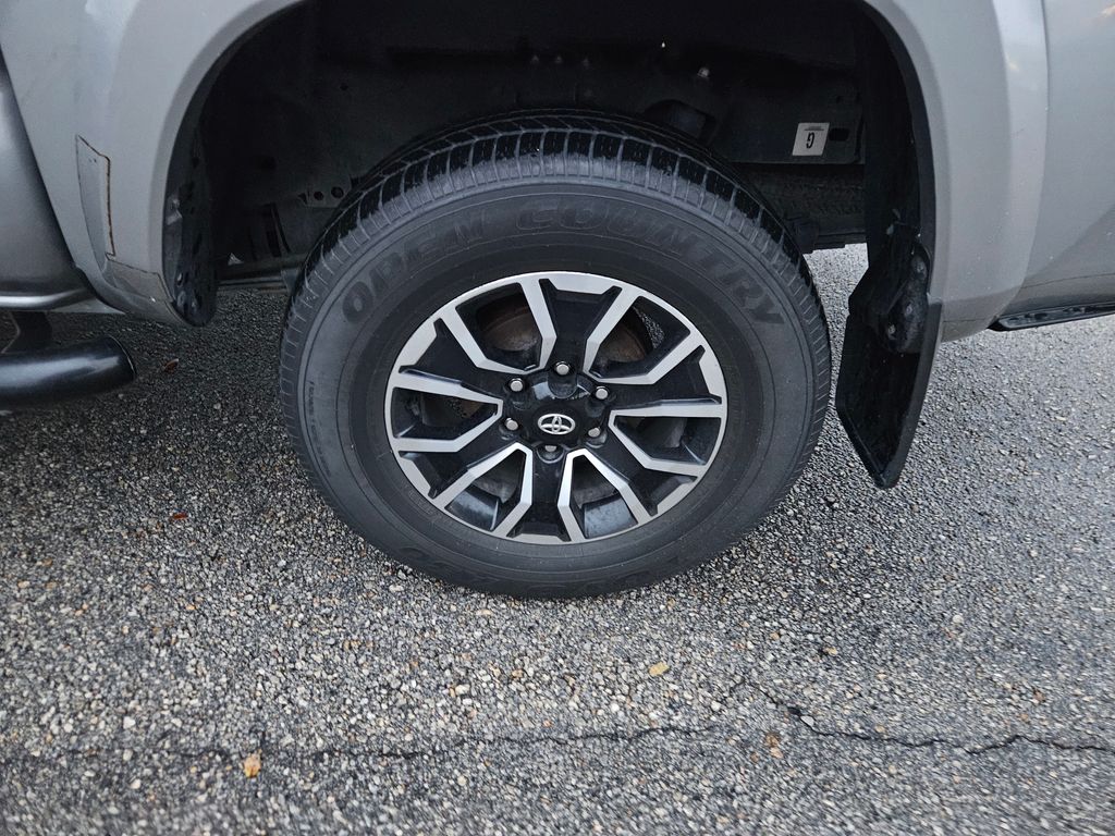 2021 Toyota Tacoma TRD Sport 9