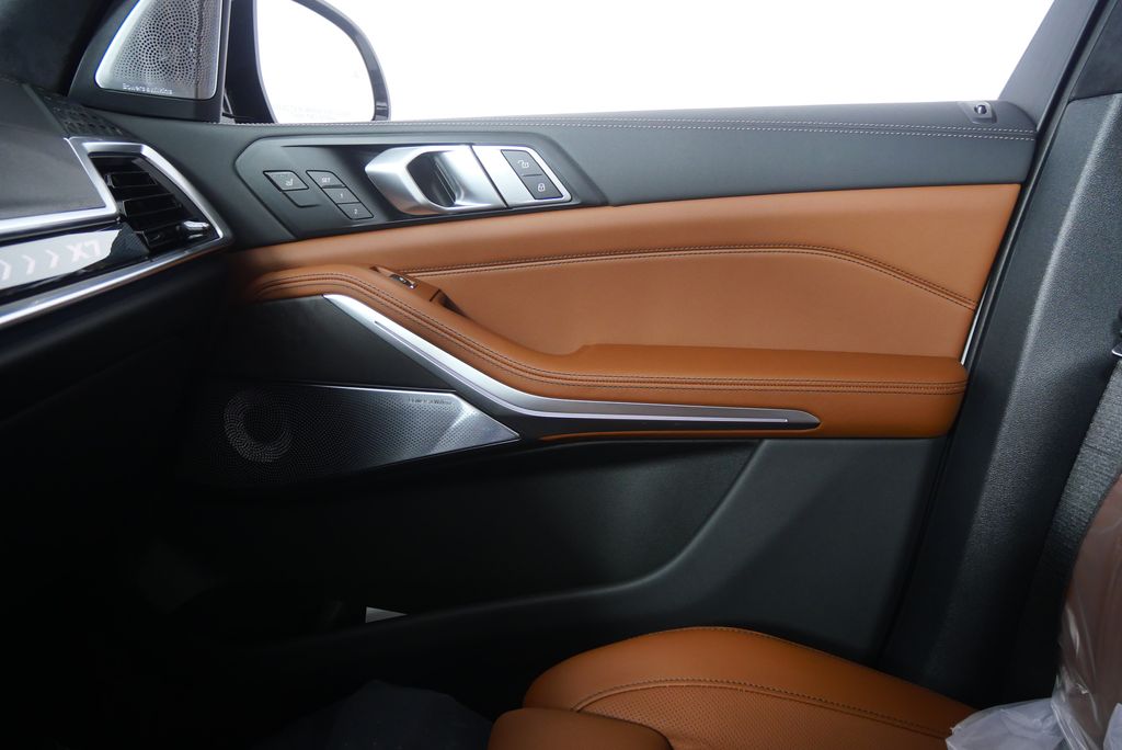 Thumbnail: 2026 BMW X7 - 26