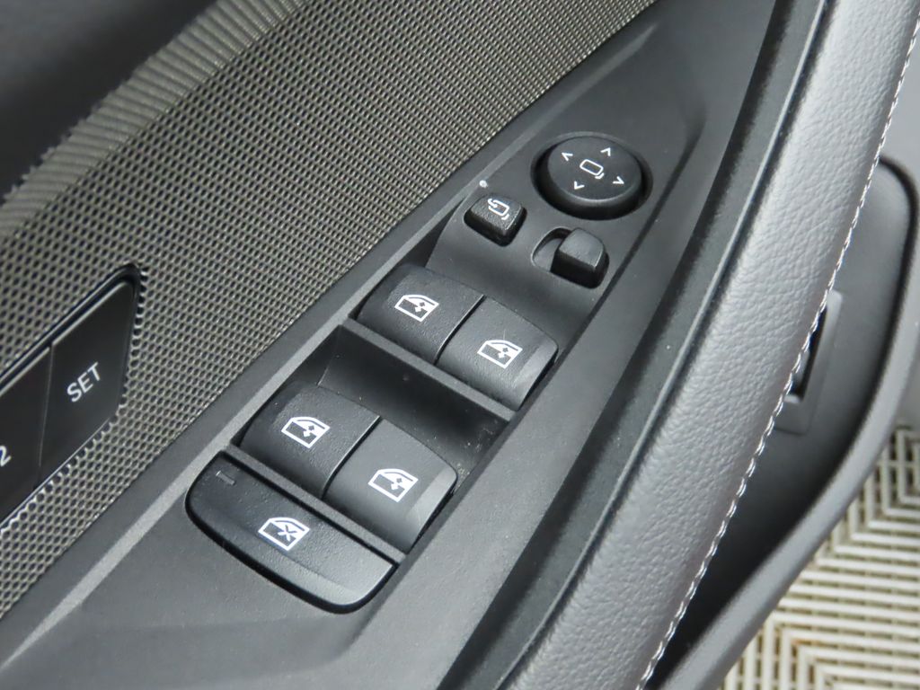 Thumbnail: 2025 BMW 4 Series - 24