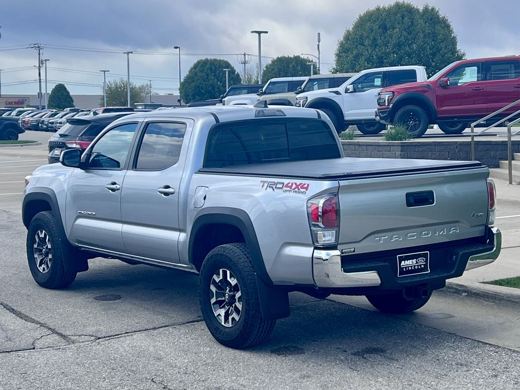 View vehicle photo 4