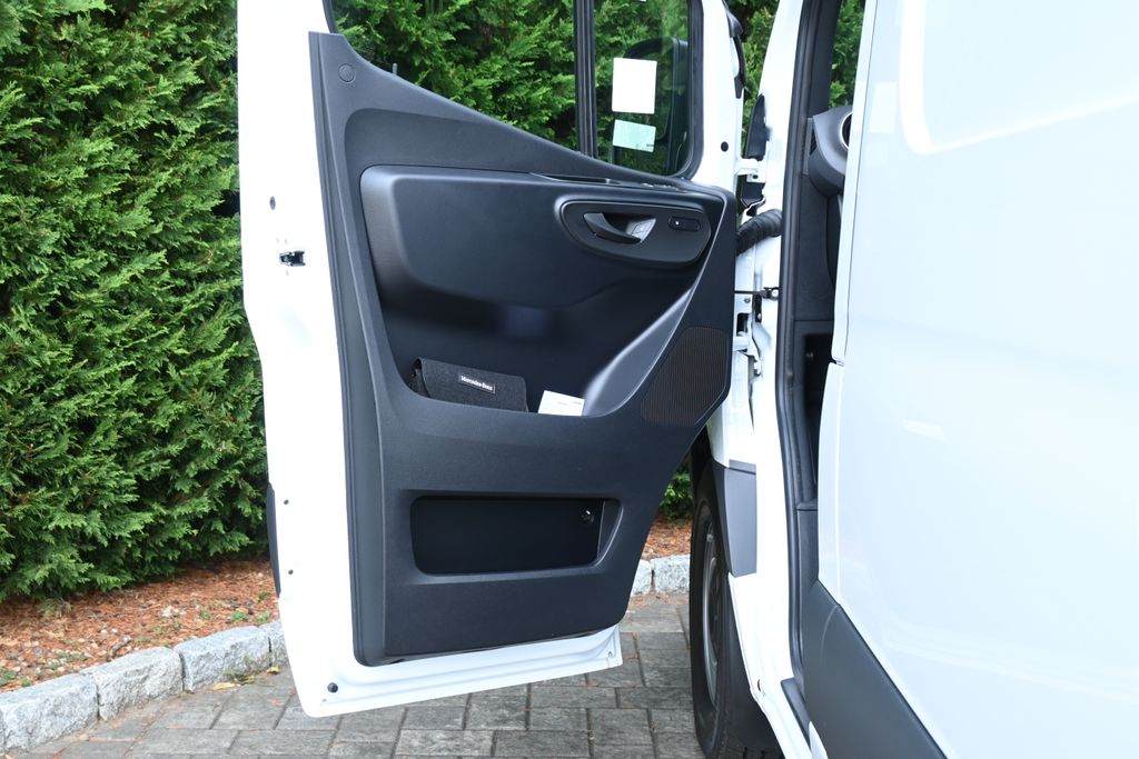 Thumbnail: 2025 Mercedes-Benz Sprinter - 13