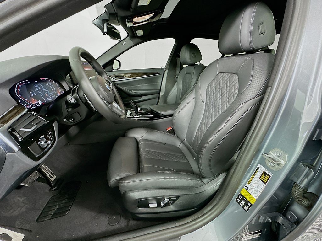 Thumbnail: 2023 BMW 5 Series - 21