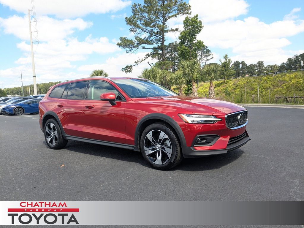 2023 Volvo V60 Cross Country B5 Plus AWD's photo