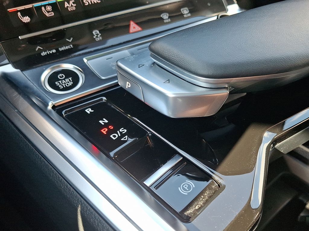 Thumbnail: 2024 Audi Q8 e-tron - 15