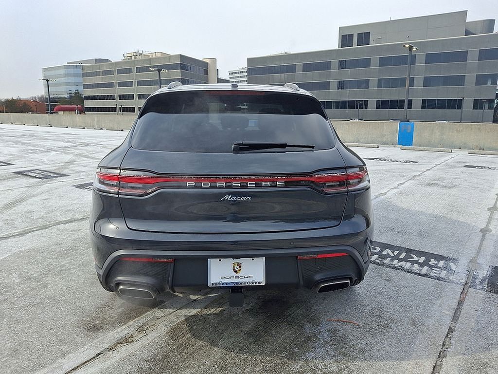 Thumbnail: 2025 Porsche Macan - 9