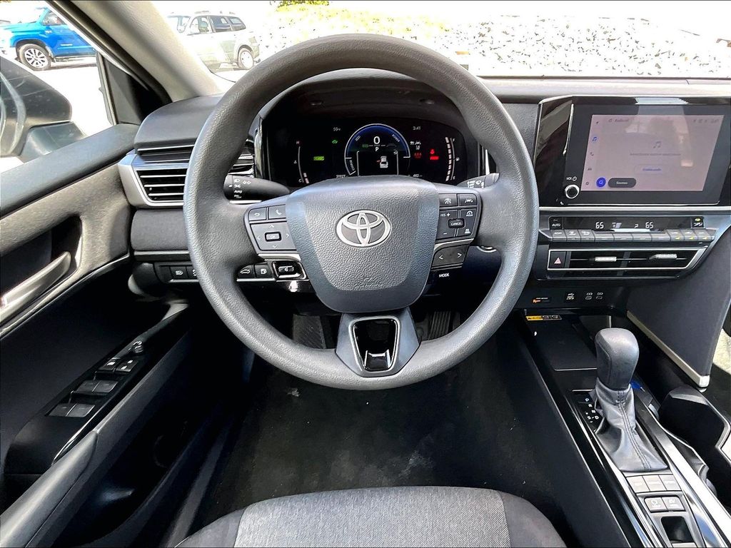 2025 Toyota Camry — photo 17