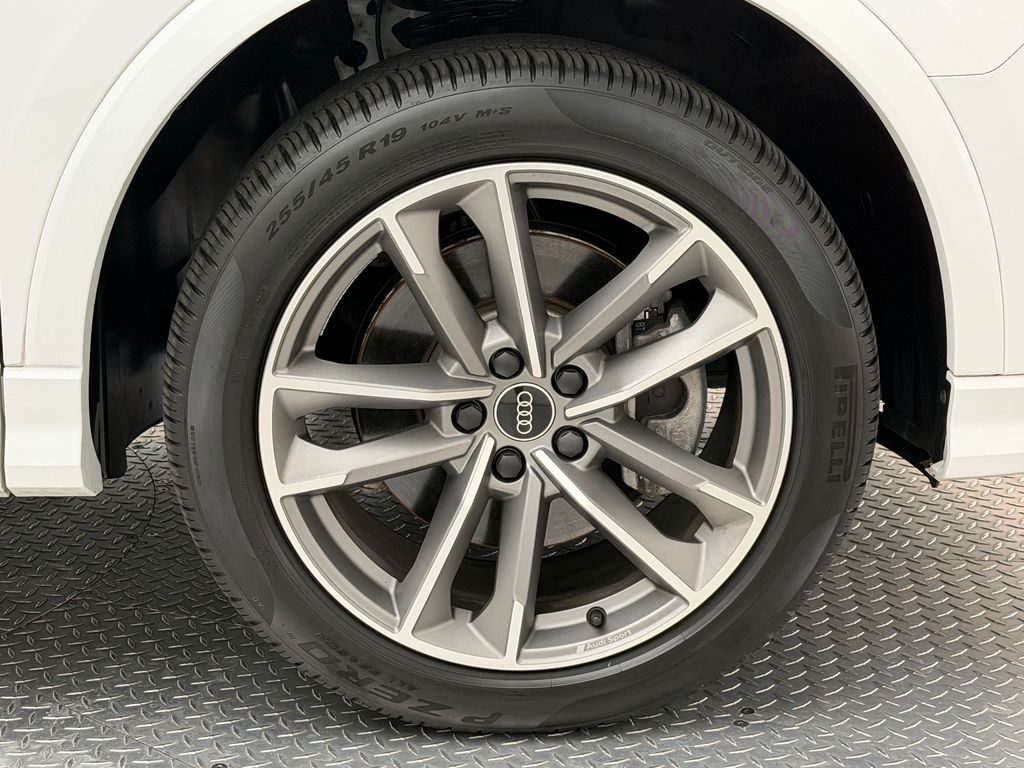 Thumbnail: 2024 Audi Q3 - 13