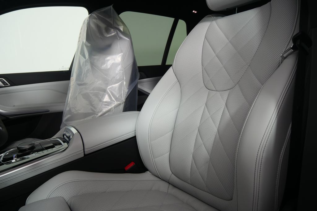 2026 BMW X5 xDrive40i 11