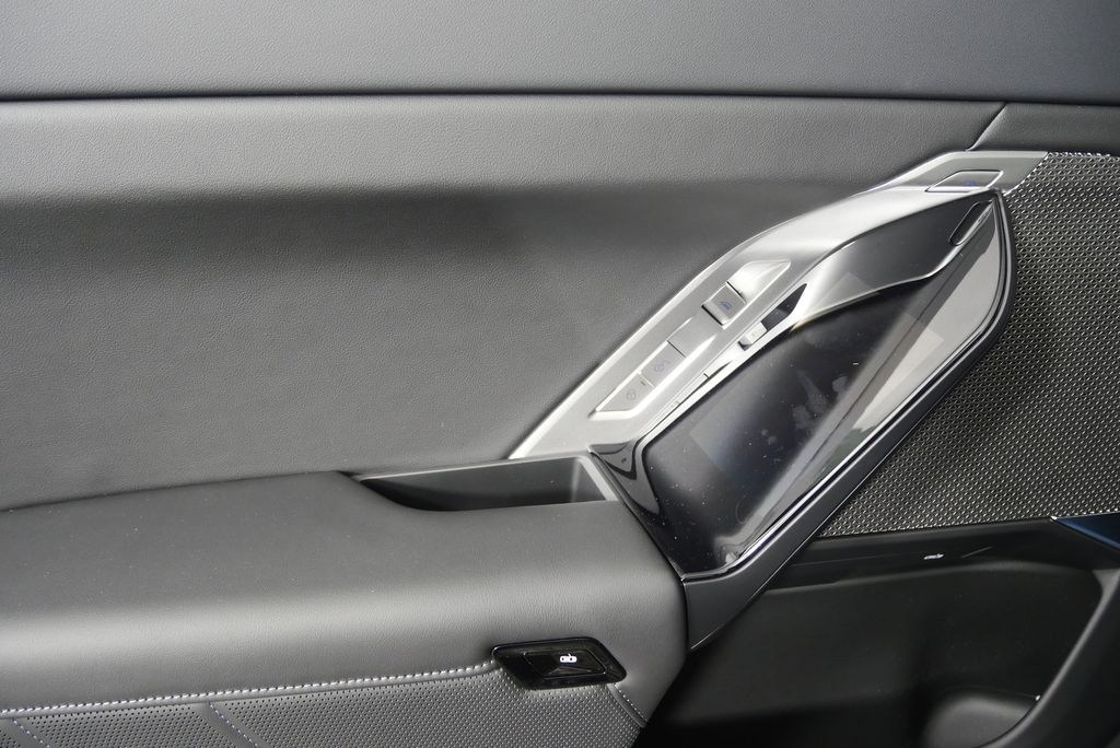 2025 BMW 7 Series 760i xDrive 14