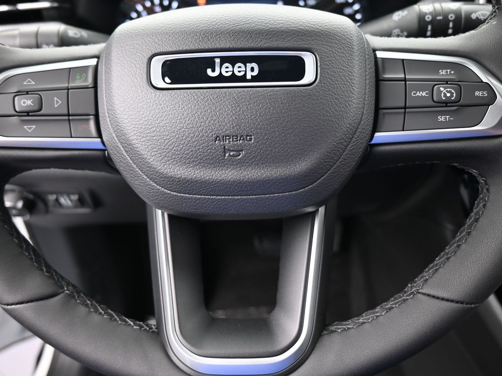 New 2026 Bright White Clearcoat Jeep Latitude image 24