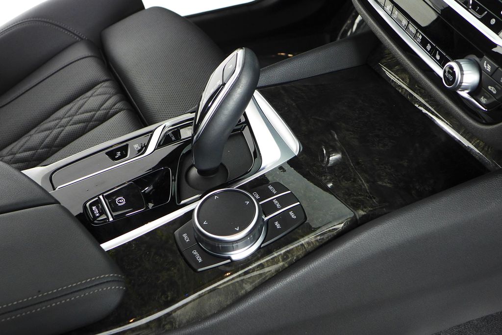 Thumbnail: 2023 BMW 5 Series - 15