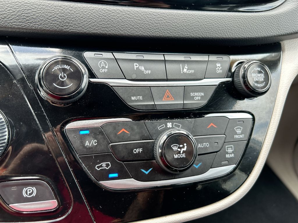 Thumbnail: 2024 Chrysler Pacifica - 25