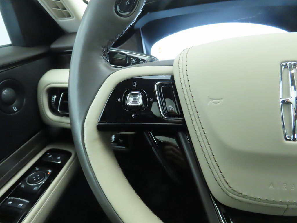 Thumbnail: 2022 Lincoln Aviator - 11