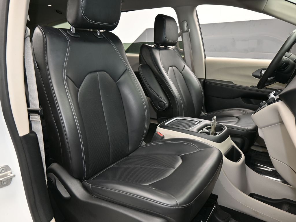 Used 2023 Bright White Clearcoat Chrysler Touring L image 42