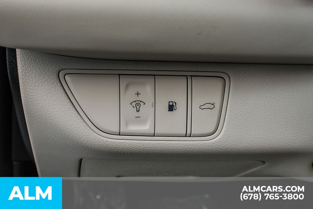 Used 2025 White Genesis 2.5T image 31
