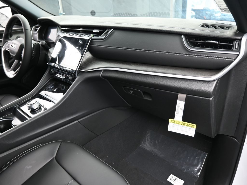 New 2025 Bright White Clearcoat Jeep Limited image 39