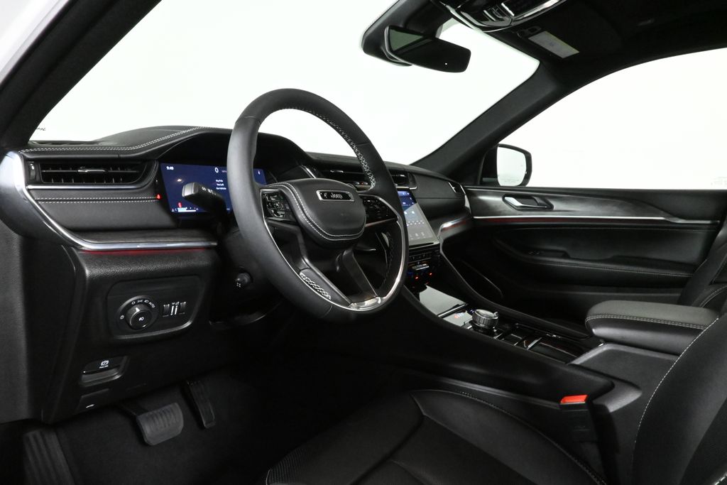 Thumbnail: 2024 Jeep Grand Cherokee - 16