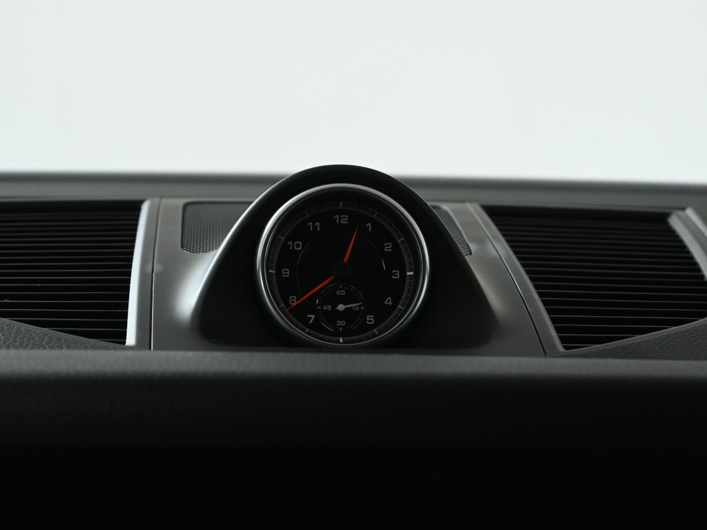 Thumbnail: 2021 Porsche Macan - 21