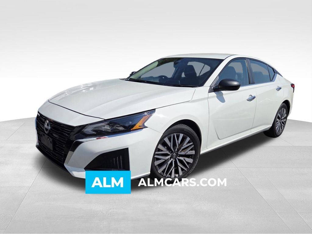 Glacier White 2025 Nissan Altima Sedan Front-Wheel Drive Continuously Variable Transmission