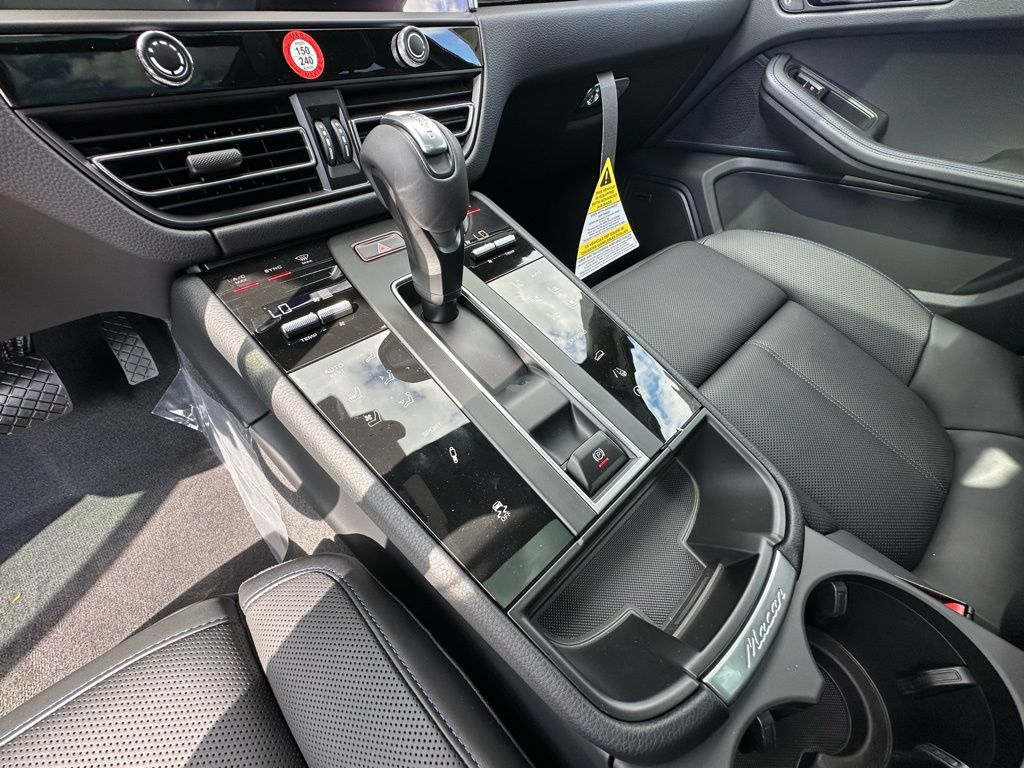 Thumbnail: 2026 Porsche Macan - 28
