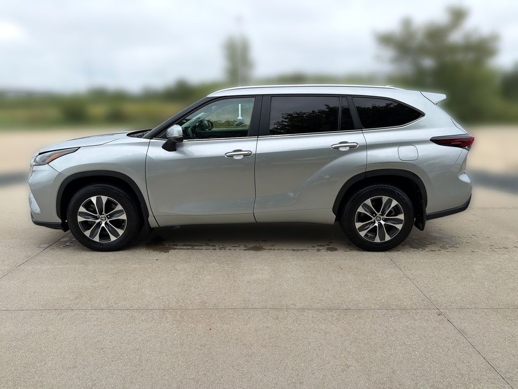  2024 Toyota Highlander XLE AWD   