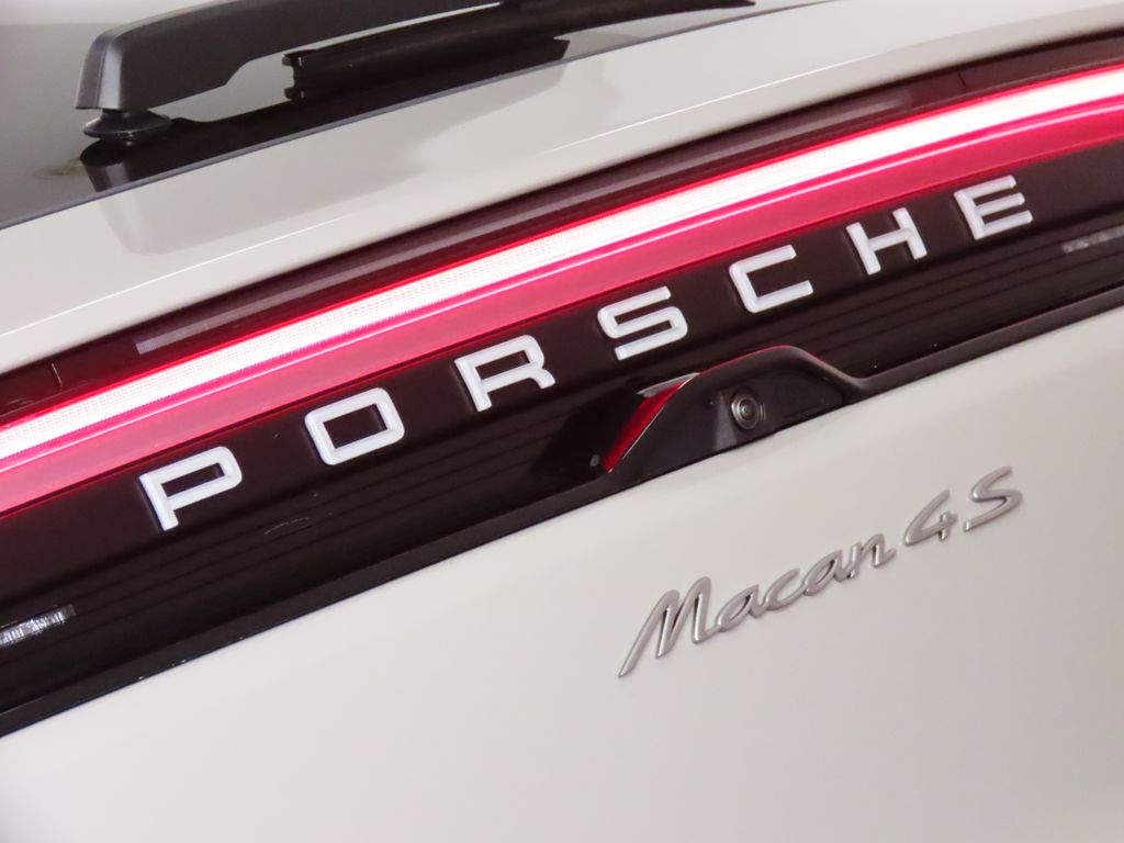 Thumbnail: 2026 Porsche Macan - 12