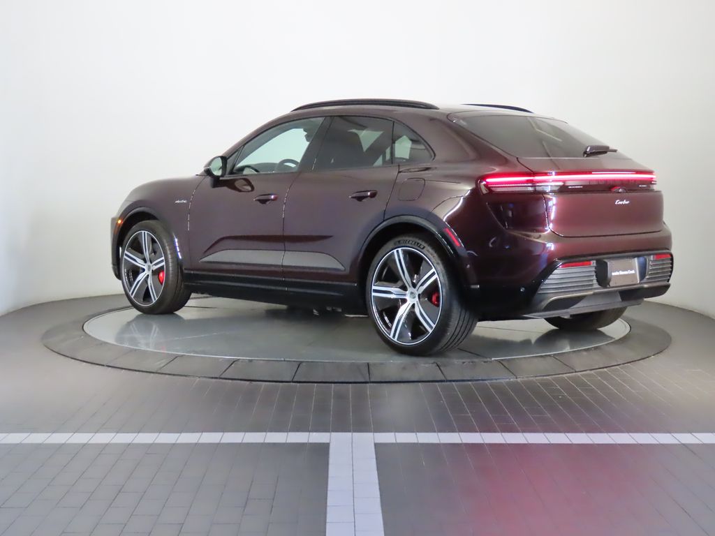Thumbnail: 2024 Porsche Macan - 3