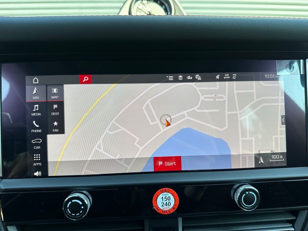 Thumbnail: 2026 Porsche Macan - 31