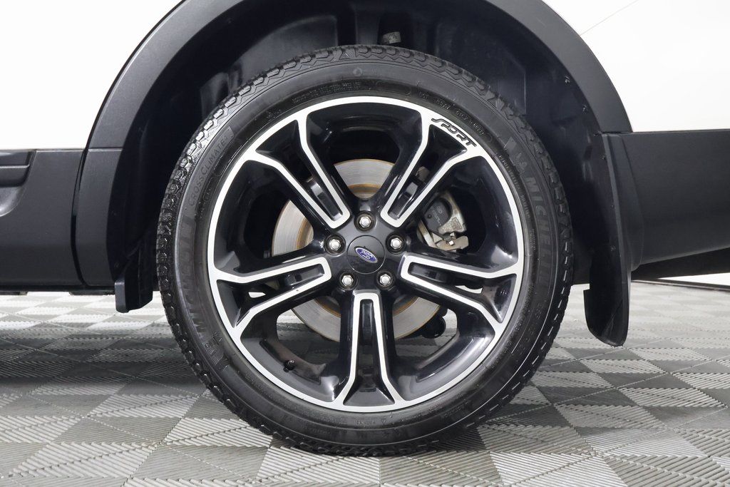 Thumbnail: 2015 Ford Explorer - 16