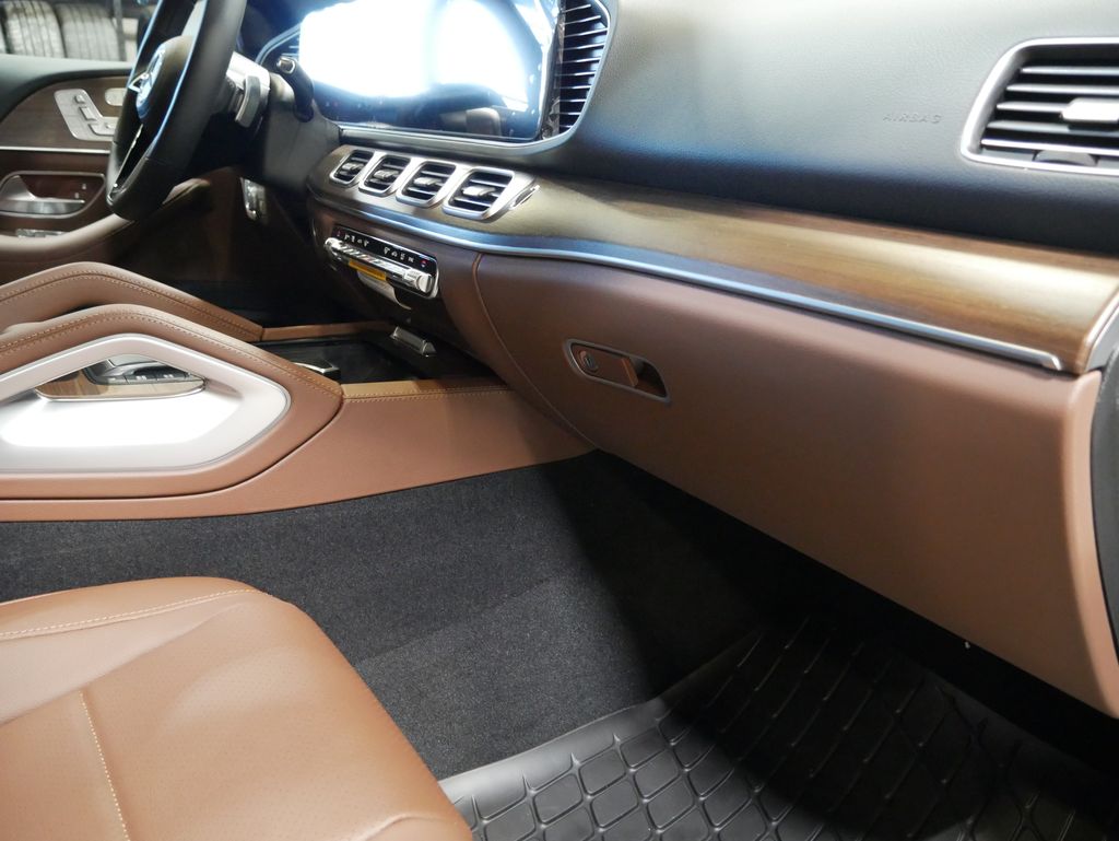 Thumbnail: 2026 Mercedes-Benz GLE - 29