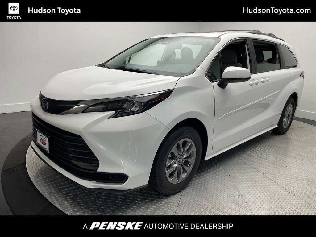Thumbnail: 2025 Toyota Sienna - 1