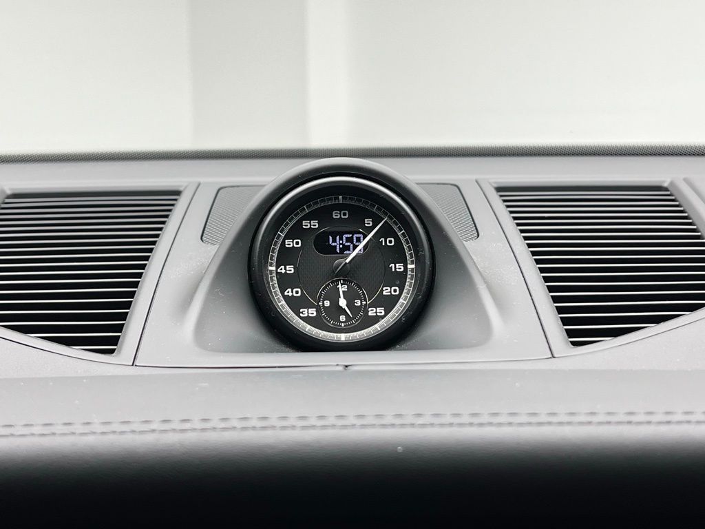 Thumbnail: 2023 Porsche Macan - 12