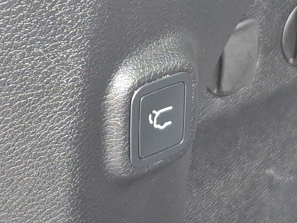 Thumbnail: 2021 Jeep Cherokee - 31