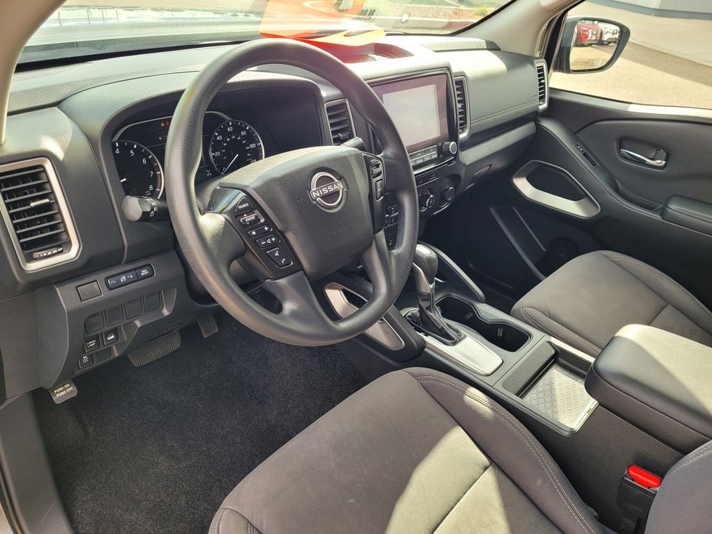 View vehicle photo 7