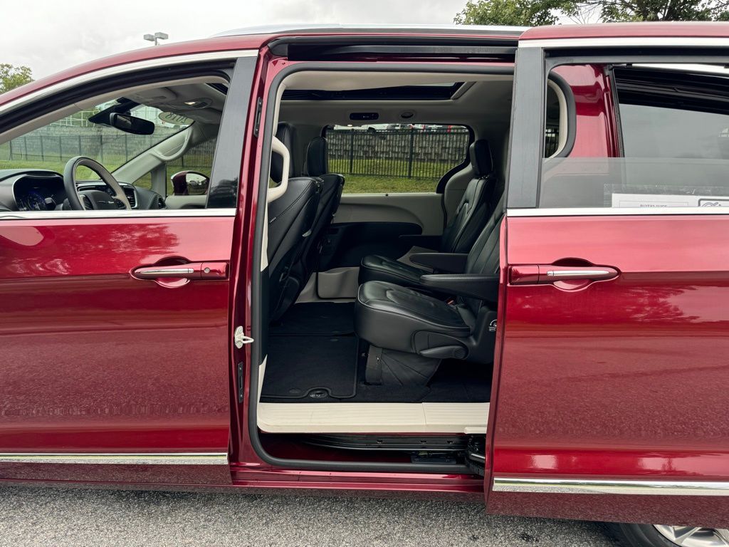 2018 Chrysler Pacifica Limited 28