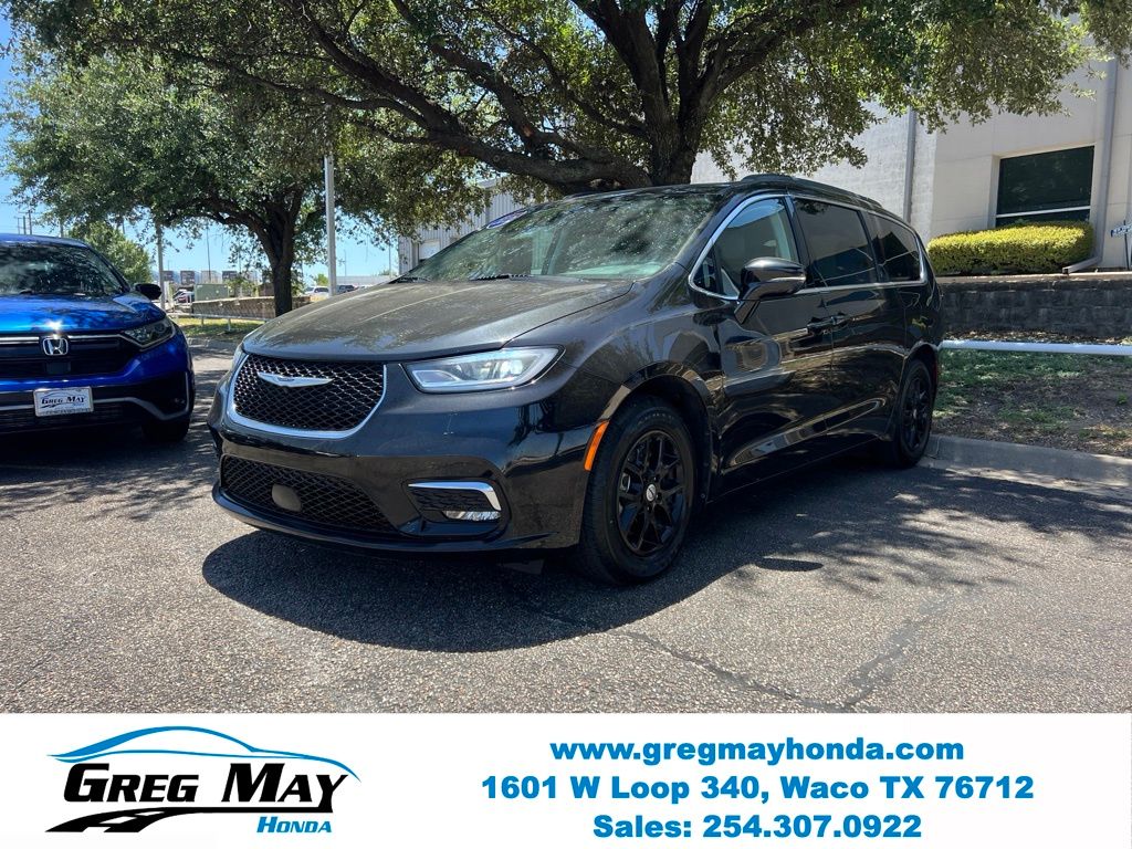 2022 Chrysler Pacifica Touring L - 2