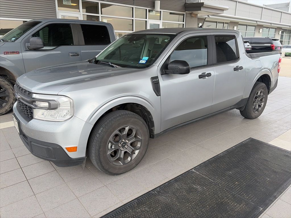 Iconic Silver Metallic 2024 Ford Maverick XLT SuperCrew FWD Pickup Truck Front-Wheel Drive Continuously Variable Transmission