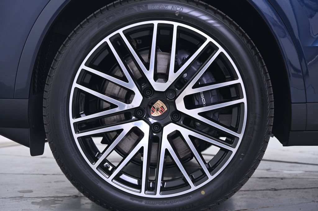 Thumbnail: 2026 Porsche Cayenne - 15