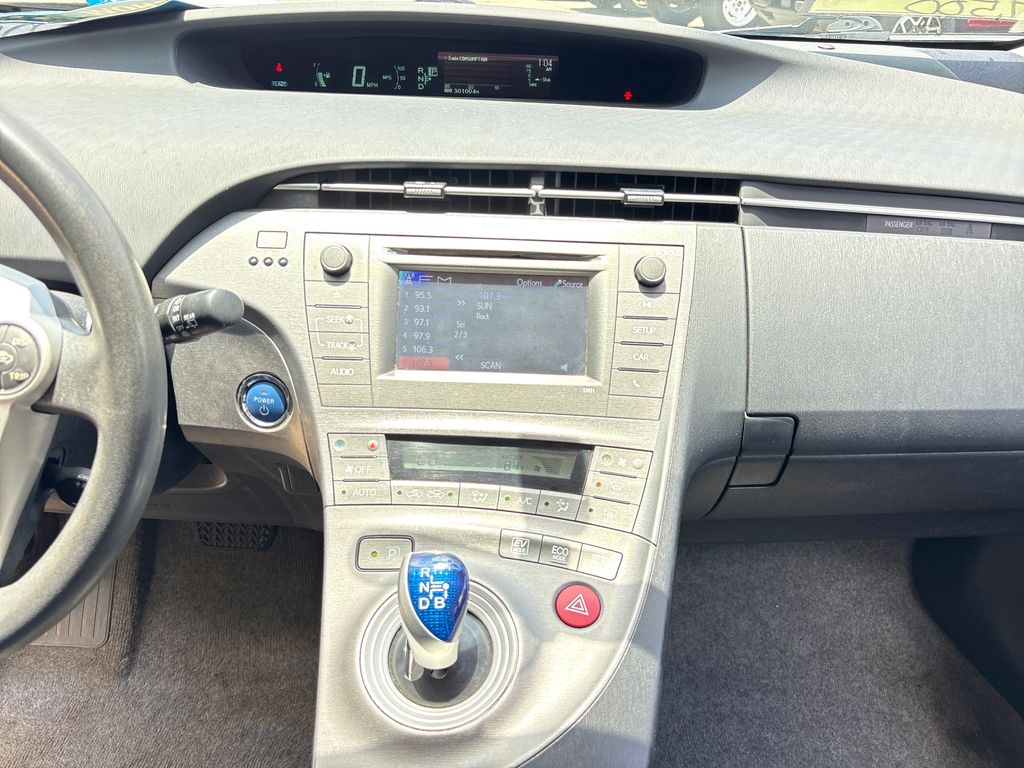 Used 2014 White Toyota Two image 23