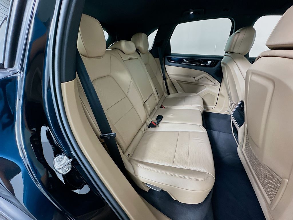 Thumbnail: 2019 Porsche Cayenne - 27