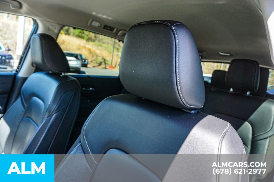 Used 2025 Black Nissan SL image 18