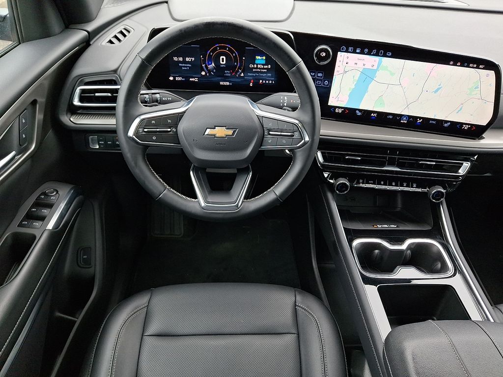 used 2025 Chevrolet Traverse car, priced at $39,629