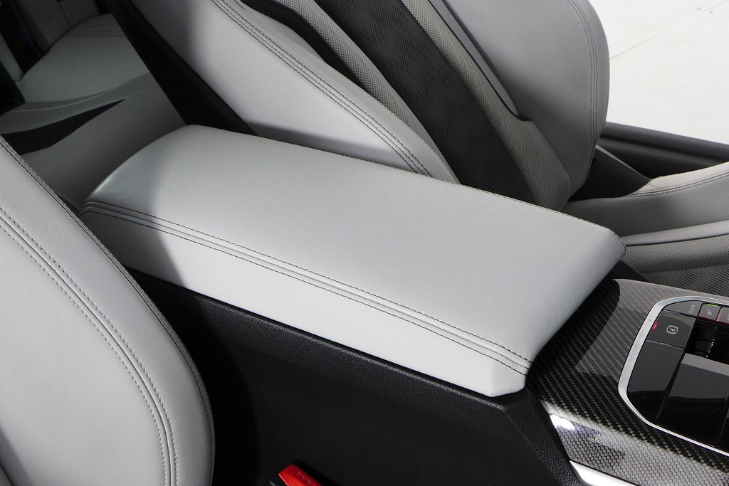 Thumbnail: 2025 BMW M4 - 17