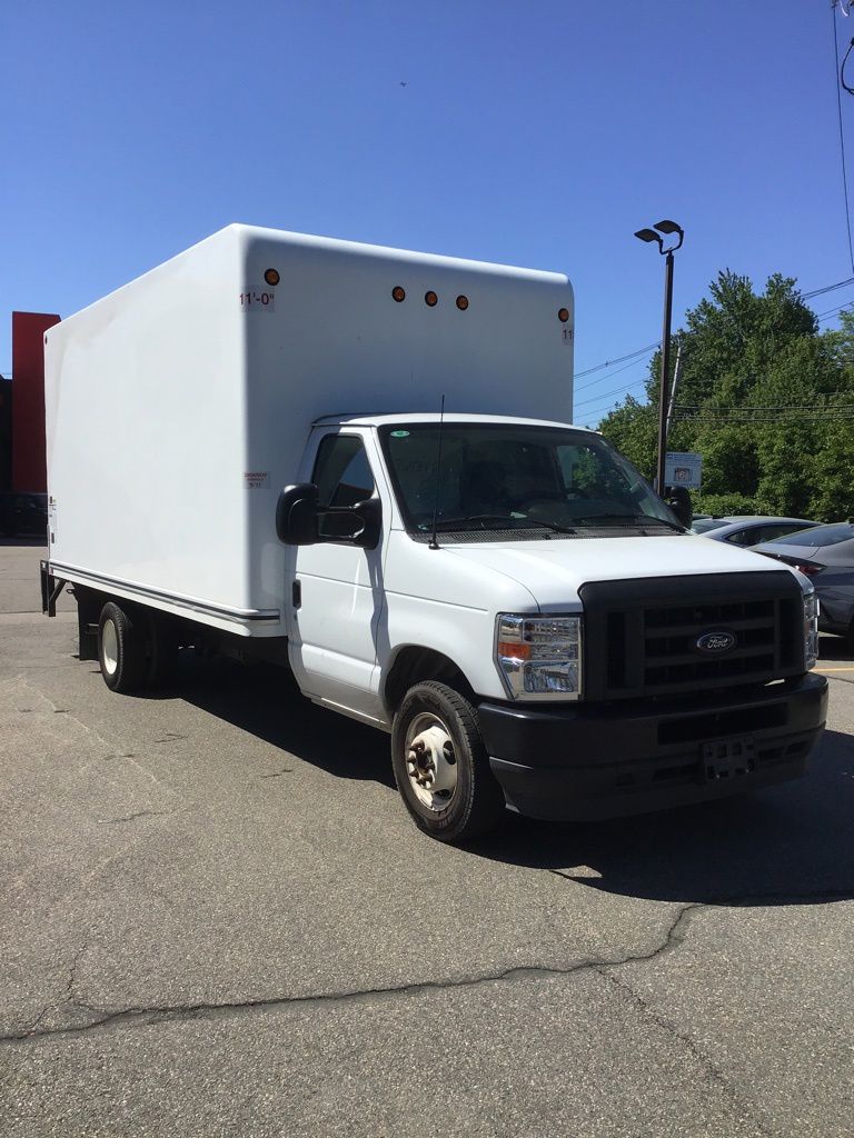 Oxford White 2024 Ford E-Series Chassis E-350 SD Cutaway SB RWD Pickup Truck Rear-Wheel Drive 6-Speed Automatic Overdrive