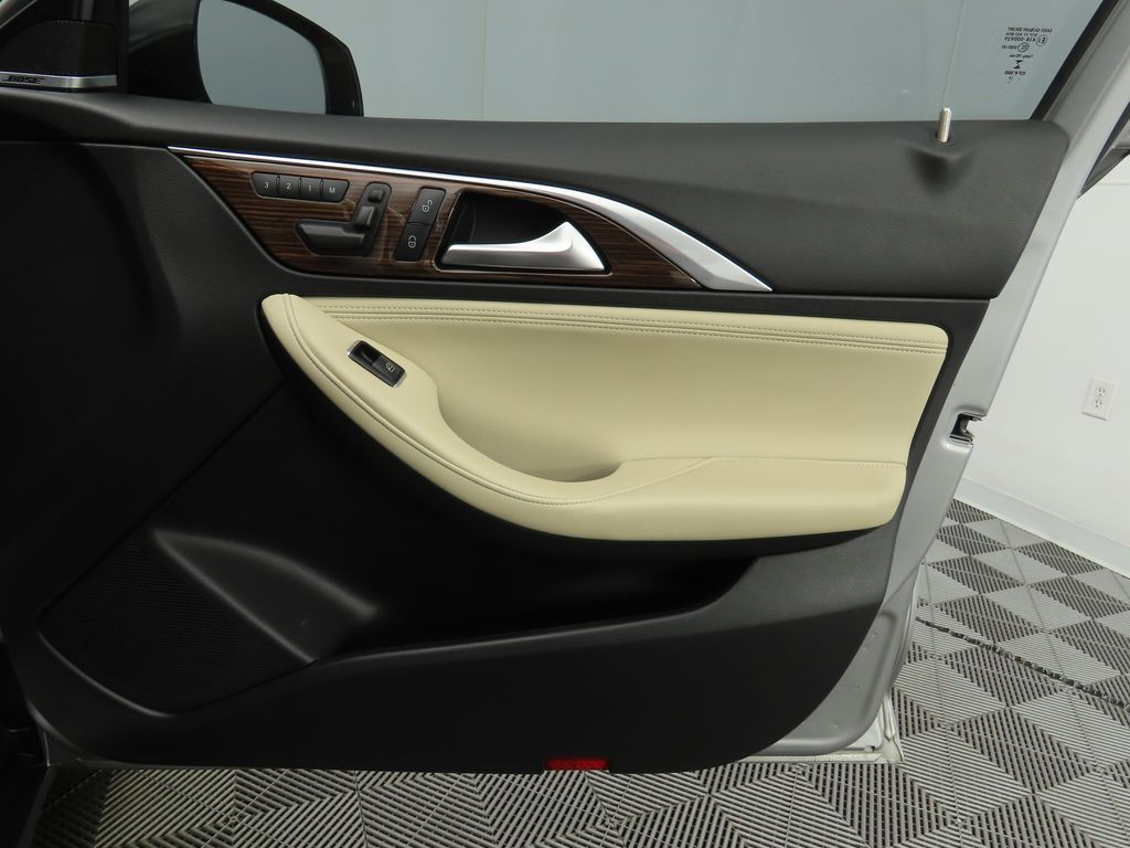 Thumbnail: 2018 INFINITI QX30 - 25