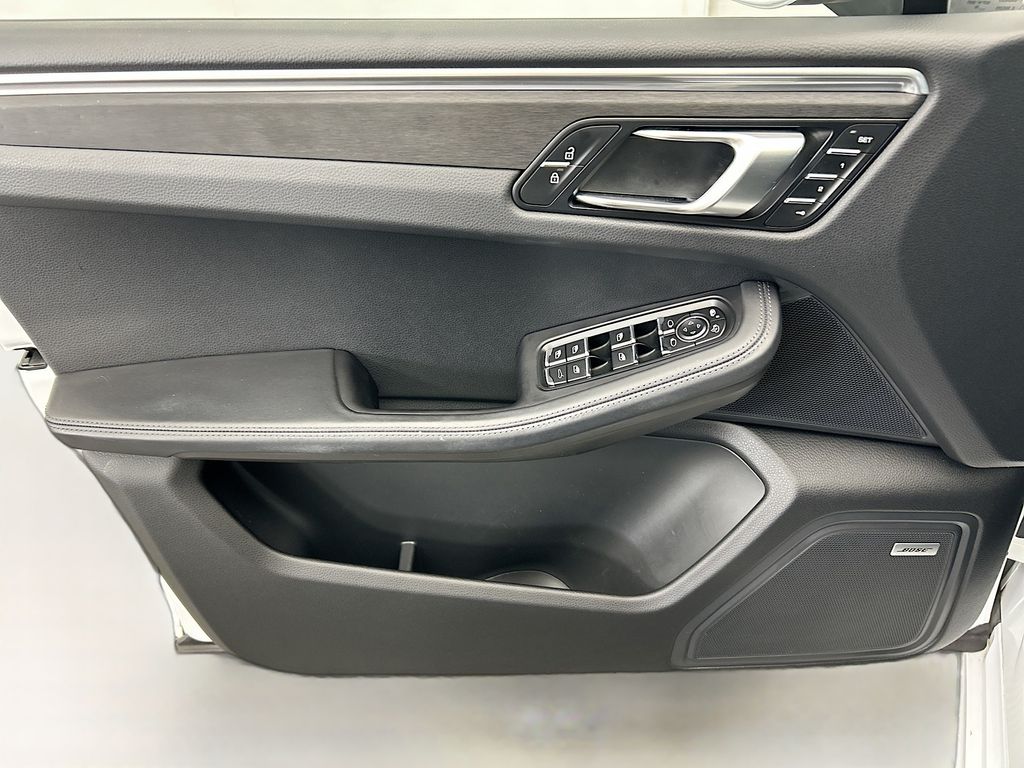 Thumbnail: 2021 Porsche Macan - 23