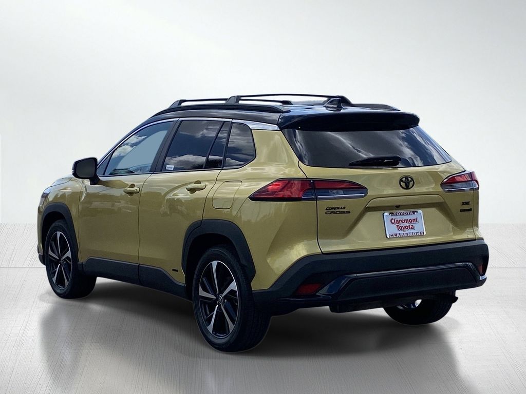 View vehicle photo 4